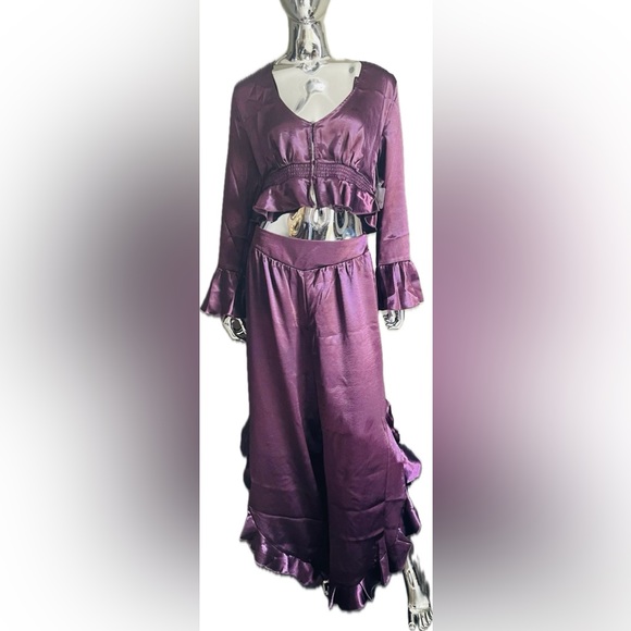 ⭐️Host Pick⭐️BNWT Free People Chasing Love Ruffle Satin Pajamas - Picture 2 of 9